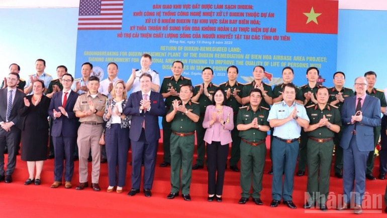 Các đại biểu tại sự kiện. ndo_br_img-9632-resize-7060.jpg