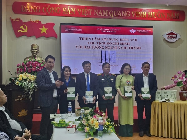 Triển lãm về mối quan hệ đặc biệt giữa Chủ tịch Hồ Chí Minh với Đại tướng Nguyễn Chí Thanh -0