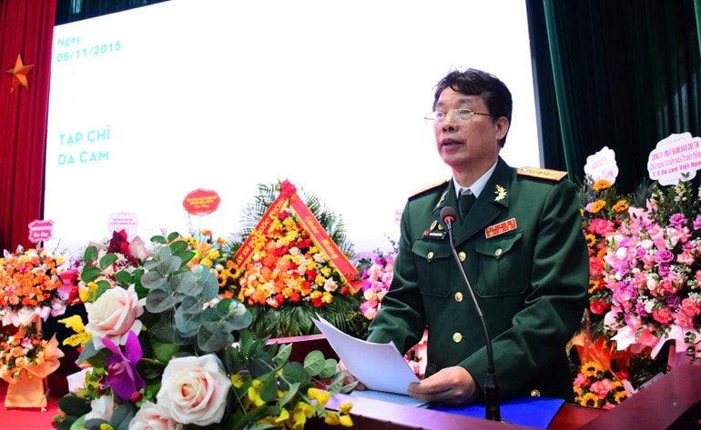 Đại tá Nguyễn Mạnh Dũng,Tổng Biên tập Tạp chí Da cam Việt Nam đọc diễn văn tại lễ kỷ niệm. tbt.jpg