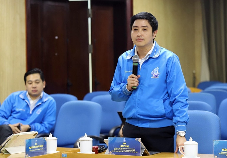 Các đại biểu đóng góp ý kiến tại Hội nghị. 8518ea92301ebf40e60f.jpg